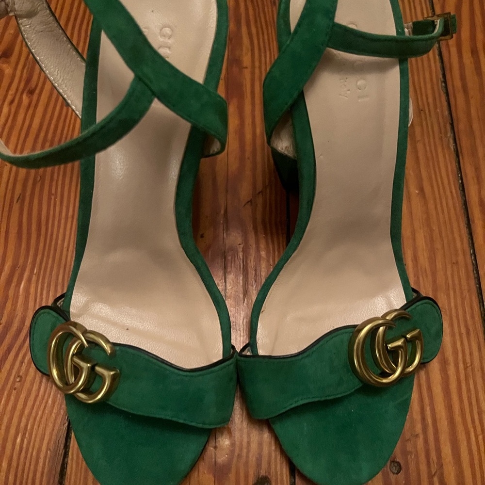 Elegant Green Heeled Sandals with Gold Accents